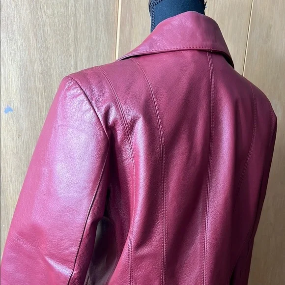 Red 100% Leather Blazer with Notched Lapels and Fitted Silhouette - Picture 3 of 5